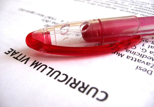 Come rispondere a un curriculum vitae