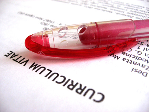 Come rispondere a un curriculum vitae