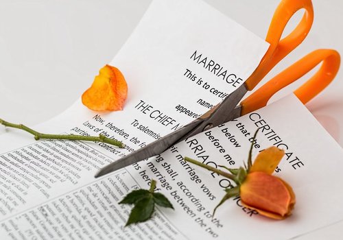 Assegno di mantenimento: cos'è, chi ne ha diritto e come si ...