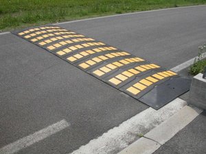 petizione per installazione dissuasori di velocità