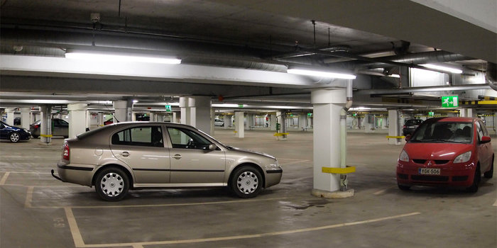 danneggiamento auto parcheggio, furto auto parcheggio