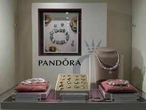 cambio Pandora, Pandora cambio in negozio