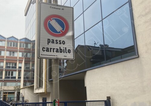 Cartello Passo Carrabile A Norma - Alluminio 3mm, 4 Fori, WRAPPOINTROMA - Foto 2