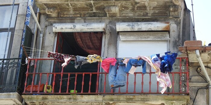denuncia per balcone sporco
